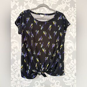 4/$25 • Cupio Parrot Print Scoop Neck Tie Detail Top
